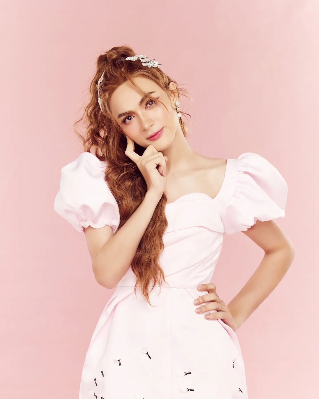 แน็ก ชาลี ตลก