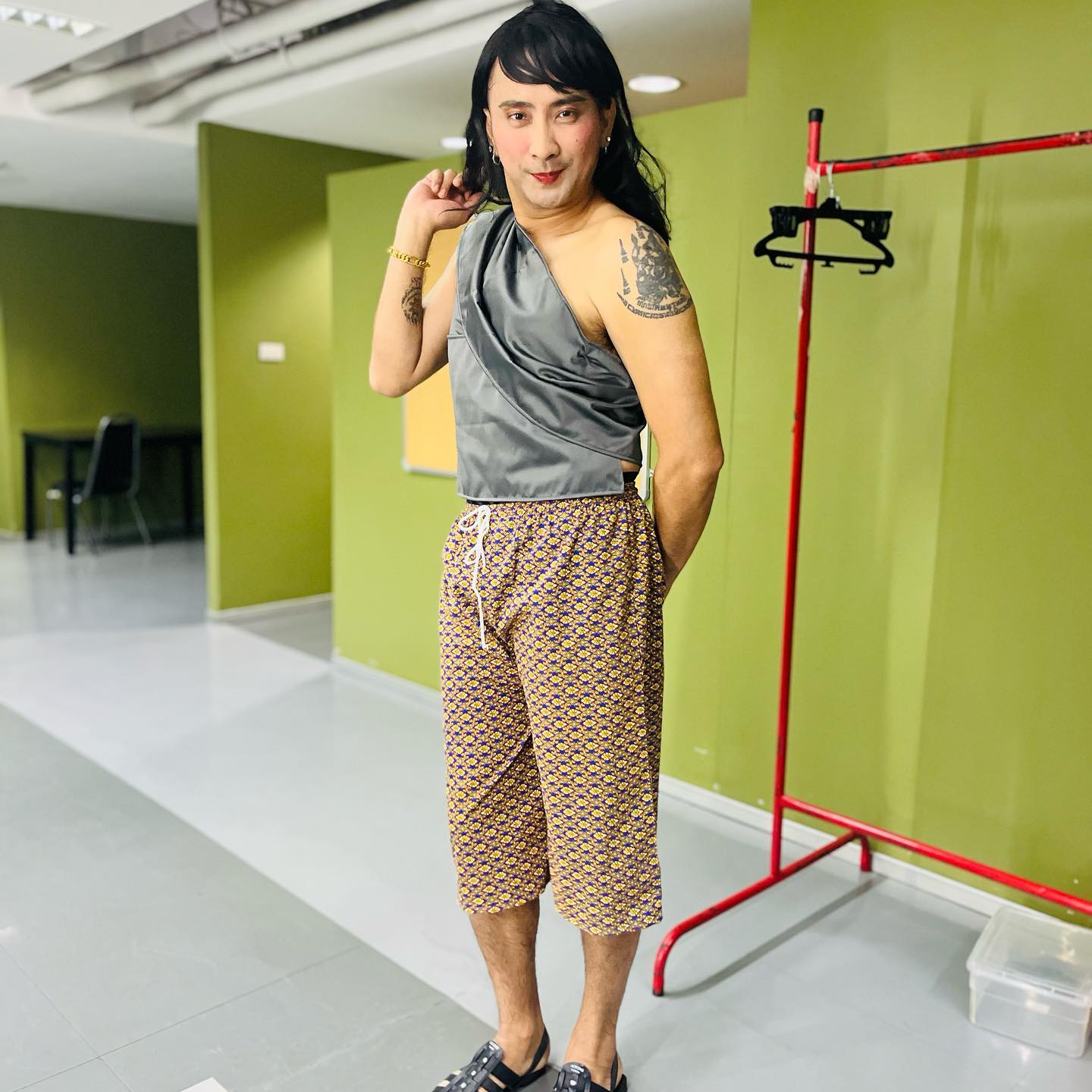 บอล เชิญยิ้ม เท่